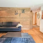 Cornelia 1 Ski-in-out Stunning Views & Sleeps 8 * 萨斯费