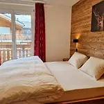 Cornelia 1 Ski-in-out Stunning Views & Sleeps 8 萨斯费