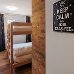 Cornelia 1 Ski-in-out Stunning Views & Sleeps 8 * 萨斯费