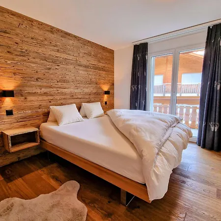 Holiday home Cornelia 1 Ski-in-out Stunning Views & Sleeps 8 *