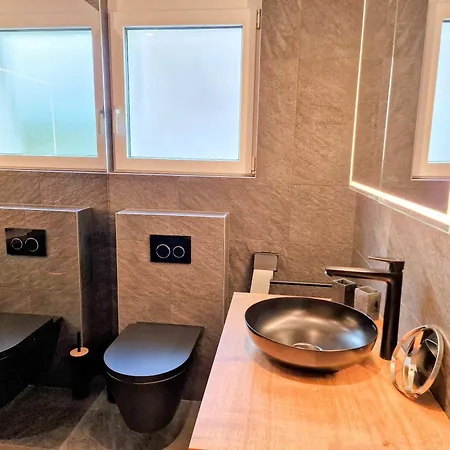 Cornelia 1 Ski-in-out Stunning Views & Sleeps 8 *