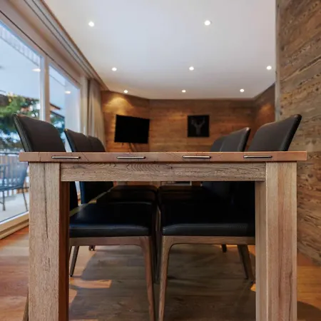 Cornelia 1 Ski-in-out Stunning Views & Sleeps 8 *