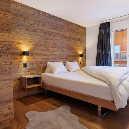 Cornelia 1 Ski-in-out Stunning Views & Sleeps 8 Feriehus Saas Fee