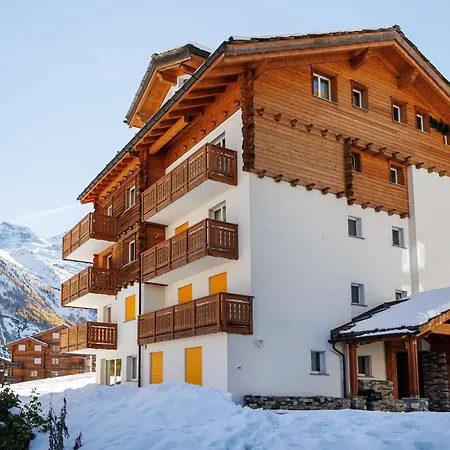 Cornelia 1 Ski-in-out Stunning Views & Sleeps 8 Feriehus Saas Fee