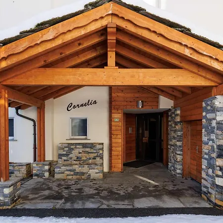 Dom wakacyjny Cornelia 1 Ski-in-out Stunning Views & Sleeps 8 Saas-Fee