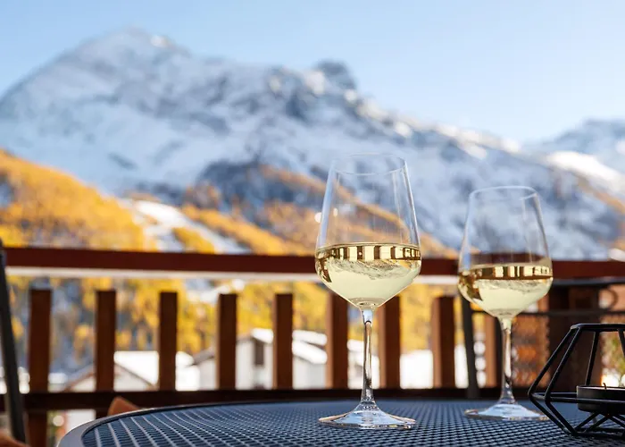 Cornelia 1 Ski-in-out Stunning Views & Sleeps 8 Saas-Fee