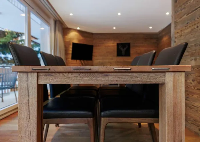 Cornelia 1 Ski-in-out Stunning Views & Sleeps 8 *