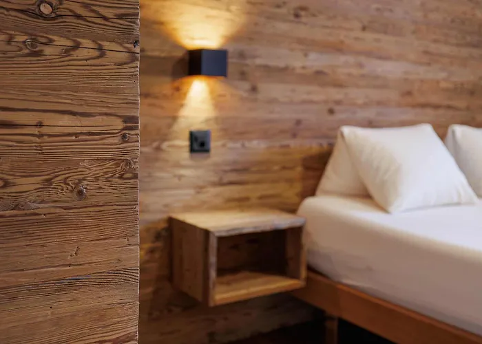 Cornelia 1 Ski-in-out Stunning Views & Sleeps 8 * Saas-Fee