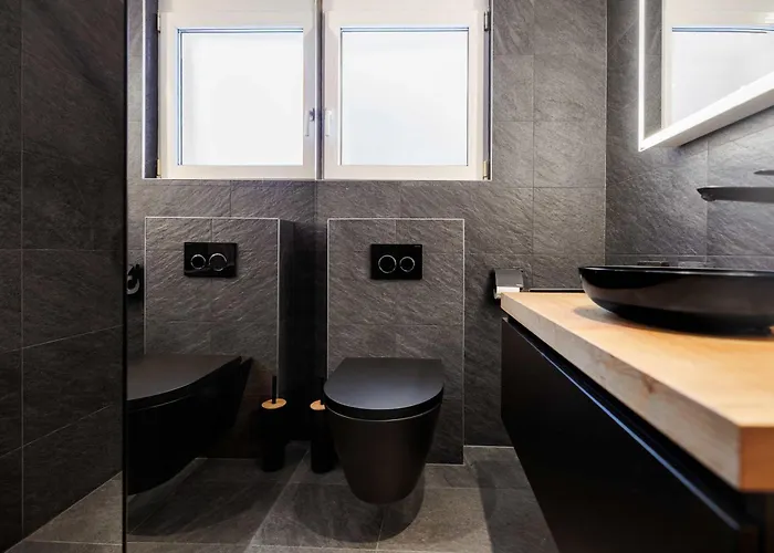 Cornelia 1 Ski-in-out Stunning Views & Sleeps 8 * Saas-Fee