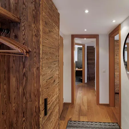 Cornelia 1 Ski-in-out Stunning Views & Sleeps 8 * Saas-Fee