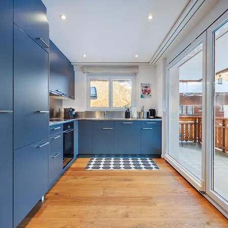 Cornelia 1 Ski-in-out Stunning Views & Sleeps 8 Ferienhaus *