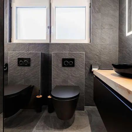 Cornelia 1 Ski-in-out Stunning Views & Sleeps 8 * Saas-Fee